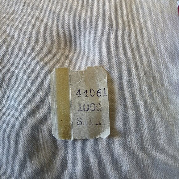 Neiman Marcus 100% Silk Tie Beige Red Geometric Pattern Classic Vintage 58x3.75 - Picture 12 of 12